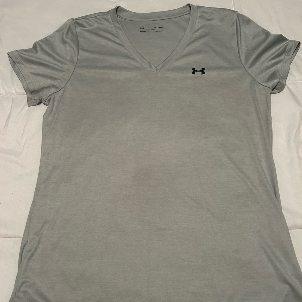 Under Armour Women's Light Gray V-Neck Tee